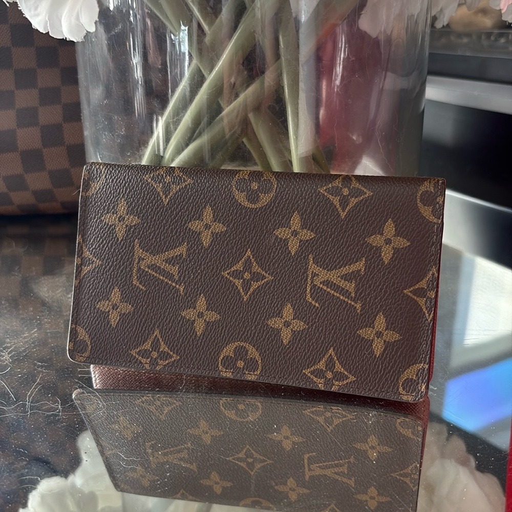 Cheque holder
